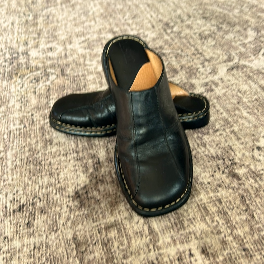 BORN BLACK LEATHER MULES SIZE 8/39